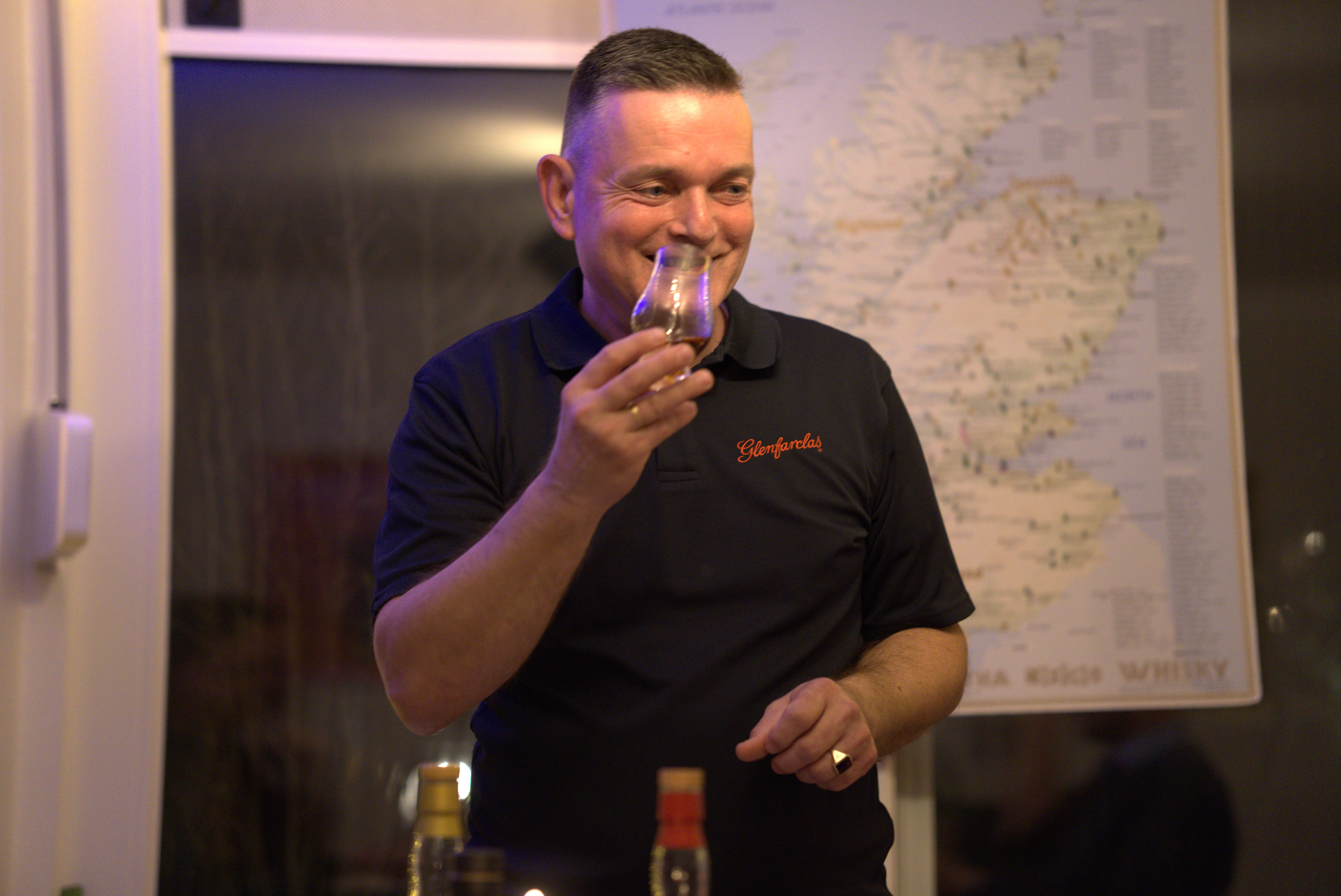 Een foto van Jaap tijdens een proeverij